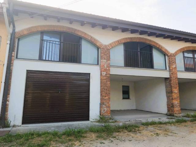 Villa Schiera in vendita a Ternate, Lombardia