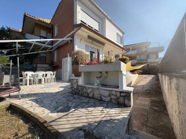 Villa Schiera in vendita a Terracina, Lazio