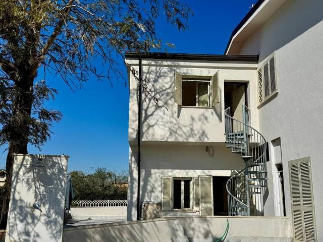 Villa Schiera in vendita a Terracina, Lazio
