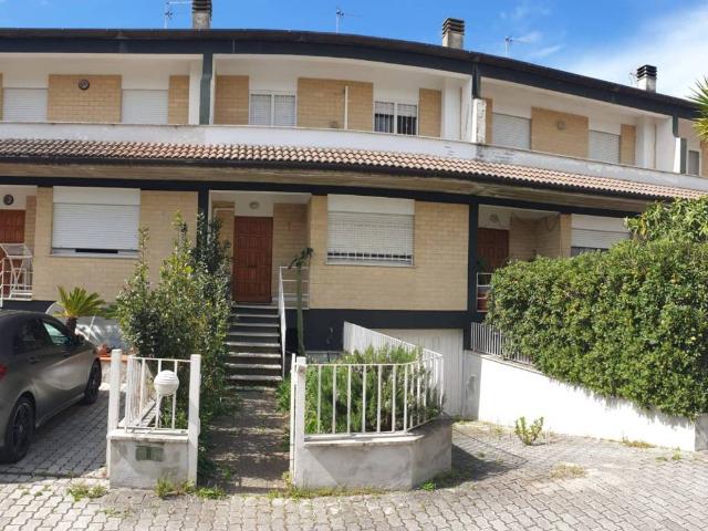 Villa Schiera in vendita a Terracina, Lazio