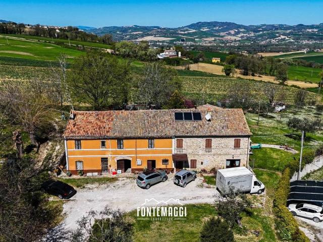 Villa Schiera in vendita a Terre Roveresche, Marche