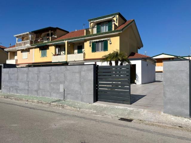 Villa Schiera in vendita a Teverola, Campania