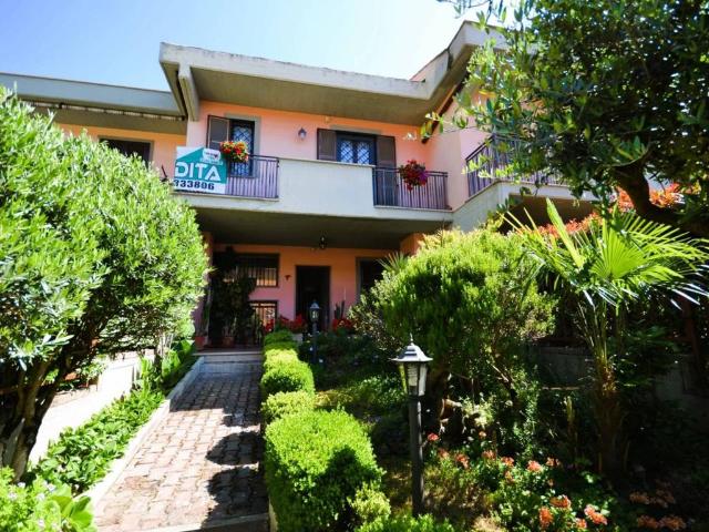 Villa Schiera in vendita a Bivio di San Polo, Roma Capitale