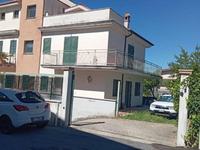 Villa Schiera in vendita a Villaggio Adriano, Tivoli