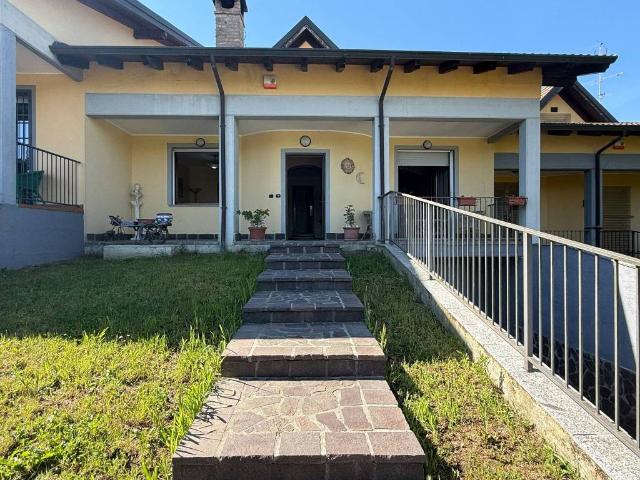 Villa Schiera in vendita a Torrazza Coste, Lombardia