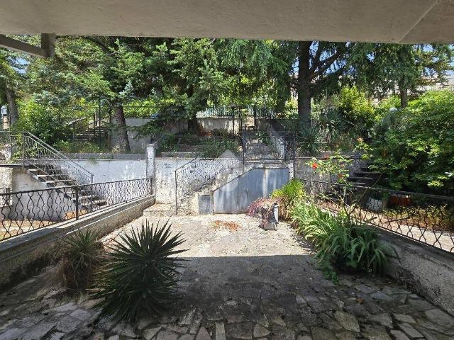 Villa Schiera in vendita a Torre Cajetani, Lazio