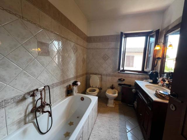 Villa Schiera in vendita a Lardirago, Lombardia