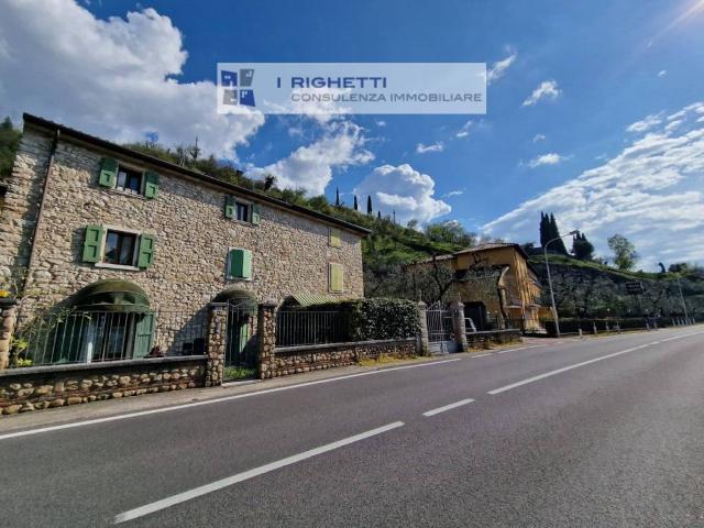 Villa Schiera in vendita a Pai di Sotto, Torri Del Benaco
