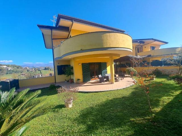 Villa Schiera in vendita a Torrice, Lazio