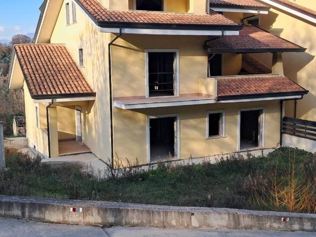 Villa Schiera in vendita a Torrice, Lazio