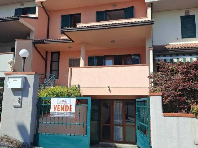 Villa Schiera in vendita a Unione dei Comuni della Val Vibrata, Tortoreto