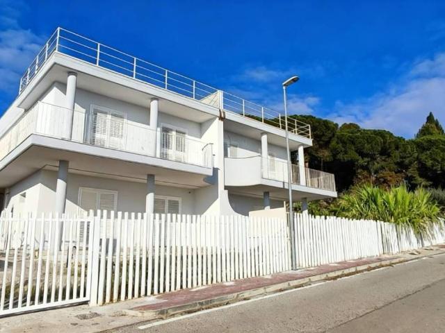 Villa Schiera in vendita a Unione dei Comuni della Val Vibrata, Tortoreto