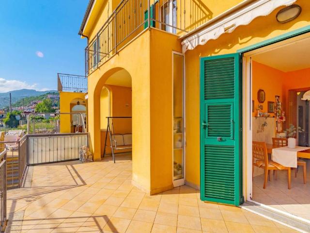 Villa Schiera in vendita a Tovo San Giacomo, Liguria