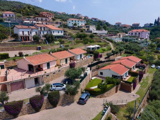 Villa Schiera in vendita a Tovo San Giacomo, Liguria