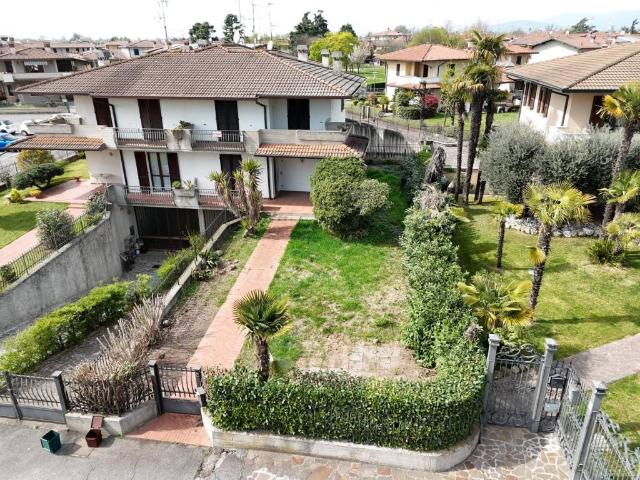 Villa Schiera in vendita a Travagliato, Lombardia