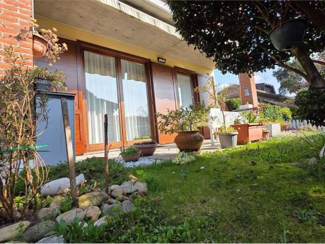 Villa Schiera in vendita a Travedona Monate, Lombardia