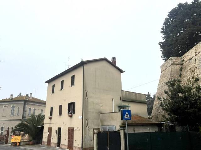 Villa Schiera in vendita a Trecastelli, Marche