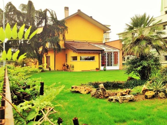 Villa Schiera in vendita a Treviglio, Lombardia