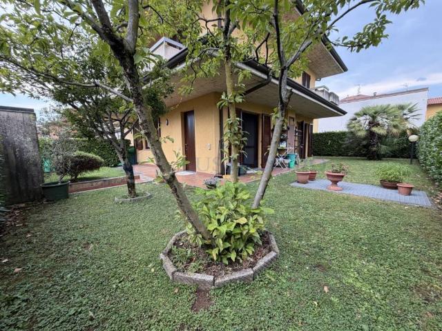 Villa Schiera in vendita a Curnasco, Treviolo