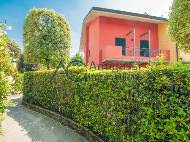 Villa Schiera in vendita a Curnasco, Treviolo