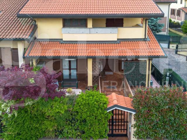 Villa Schiera in vendita a Trezzano Rosa, Lombardia
