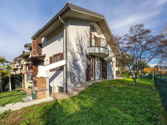 Villa Schiera in vendita a Trezzano Rosa, Lombardia