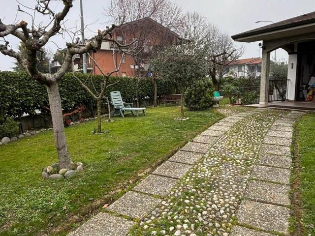 Villa Schiera in vendita a Trezzano Rosa, Lombardia