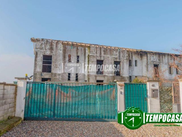 Villa Schiera in vendita a Trovo, Lombardia