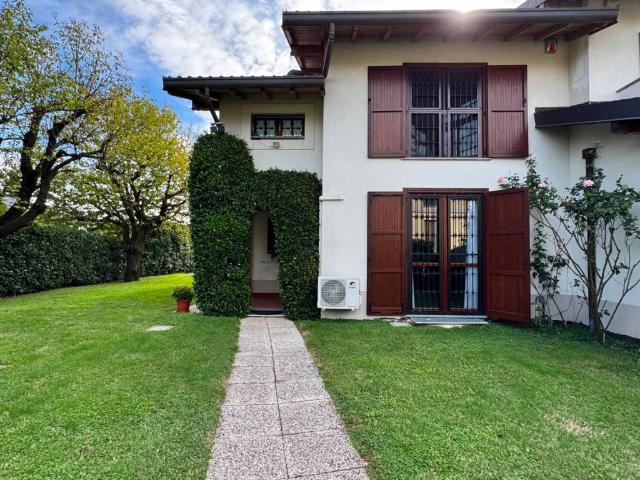Villa Schiera in vendita a Turate, Lombardia