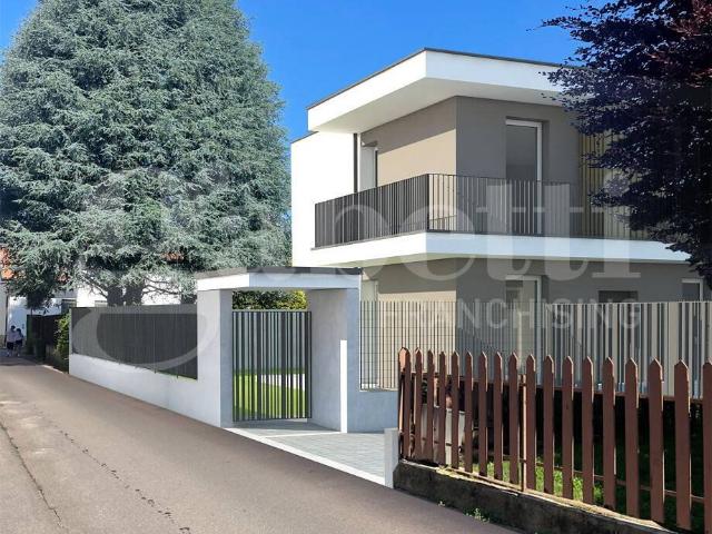 Villa Schiera in vendita a Turate, Lombardia