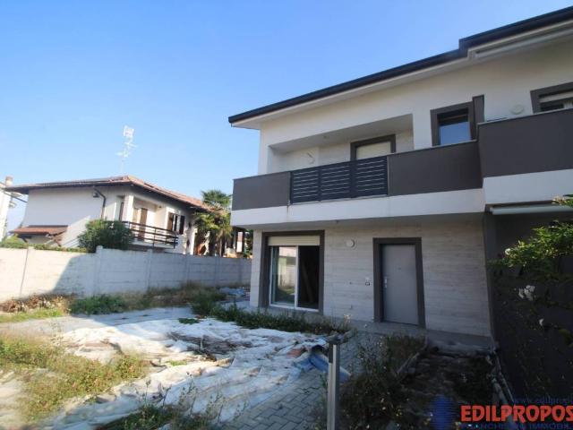 Villa Schiera in vendita a Uboldo, Lombardia