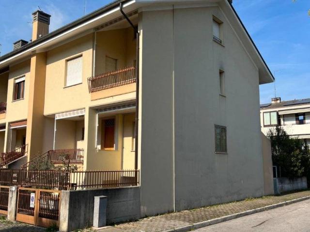 Villa Schiera in vendita a Beivârs, Reana Del Roiale