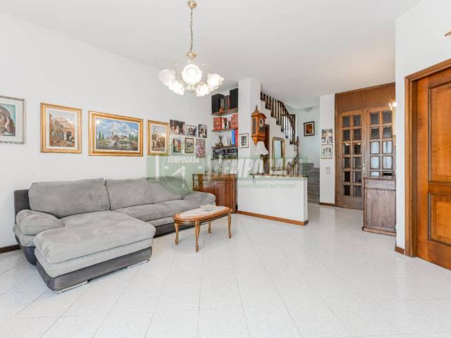 Villa Schiera in vendita a Urgnano, Lombardia