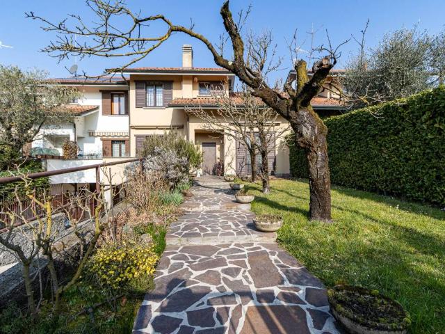 Villa Schiera in vendita a Usmate Velate, Lombardia