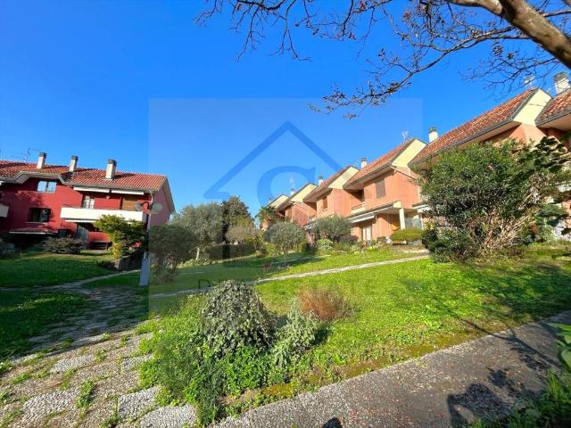 Villa Schiera in vendita a Usmate Velate, Usmate
