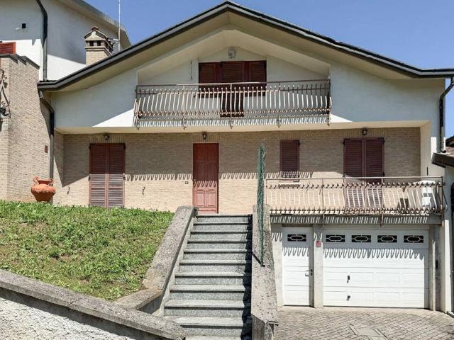 Villa Schiera in vendita a Usmate Velate, Lombardia