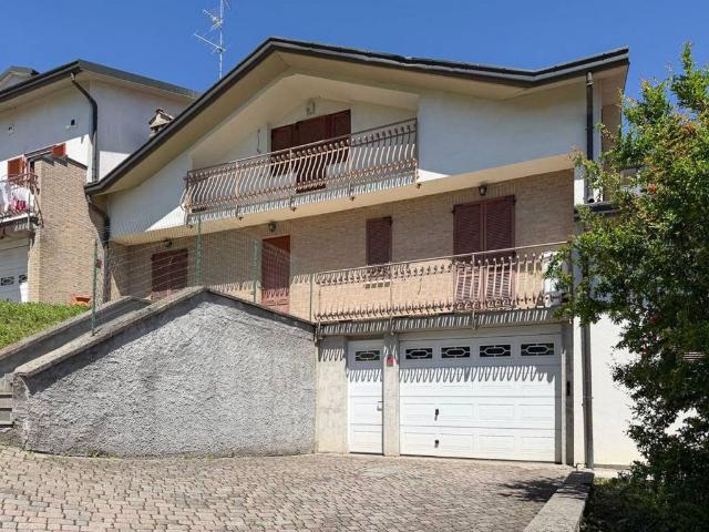 Villa Schiera in vendita a Usmate Velate, Lombardia