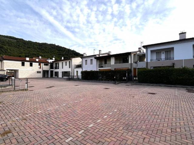 Villa Schiera in vendita a Corrubbio, Pederiva