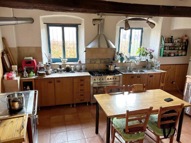 Villa Schiera in vendita a Valdilana, Piemonte