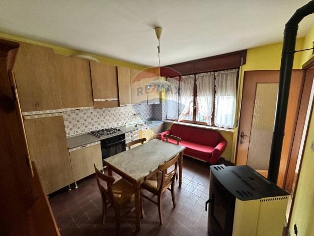 Villa Indipendente in vendita a Valdilana, Piemonte