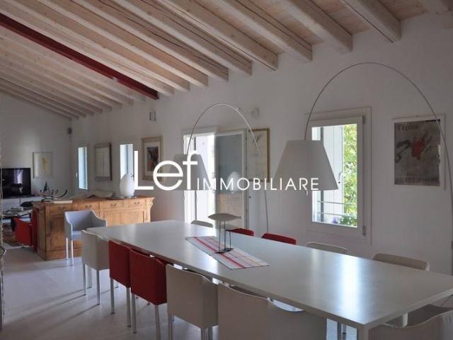 Villa Schiera in vendita a Valdobbiadene, Treviso