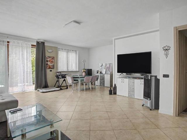 Villa Schiera in vendita a Ghirla, Valganna