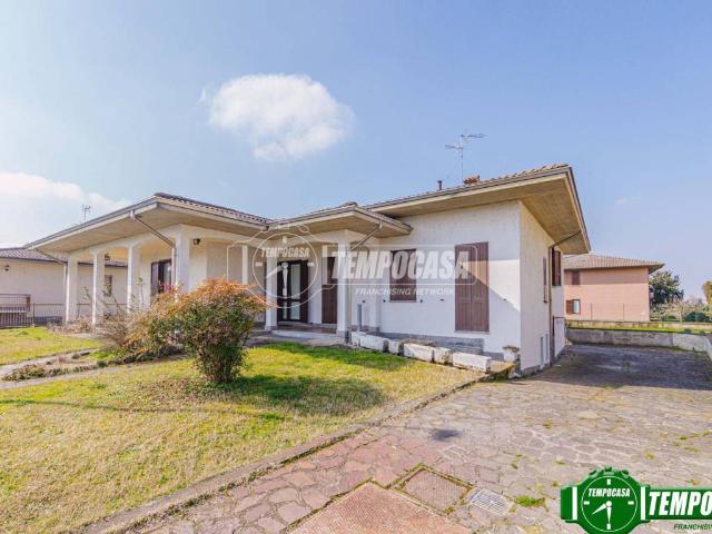Villa Indipendente in vendita a Valle Salimbene, Lombardia