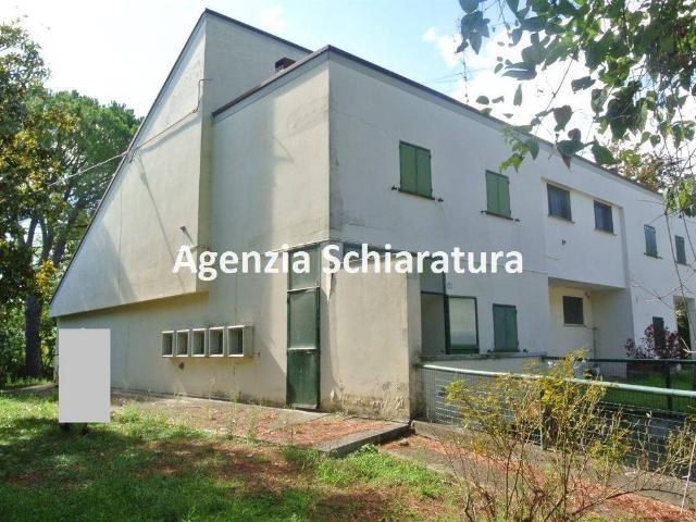 Villa Schiera in vendita a Vallefoglia, Marche