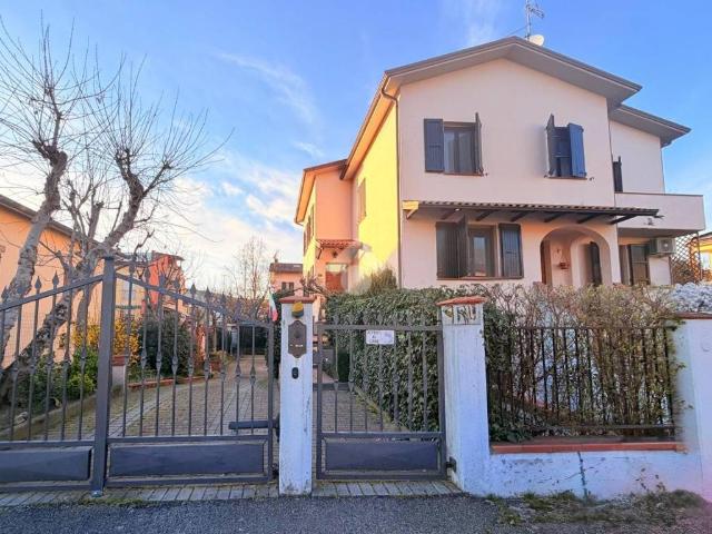 Villa Schiera in vendita a Unione dei comuni Valli del Reno, Lavino e Samoggia, Reggio Emilia