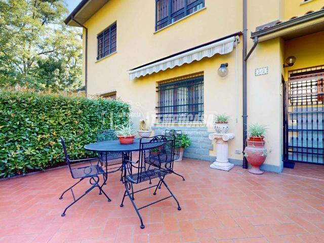 Villa Schiera in vendita a Unione dei comuni Valli del Reno, Lavino e Samoggia, Reggio Emilia