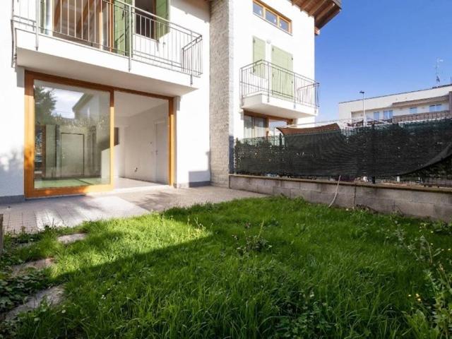 Villa Schiera in vendita a Vanzaghello, Lombardia