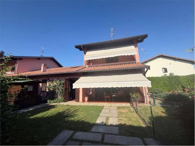 Villa Schiera in vendita a Piemonte, Novara