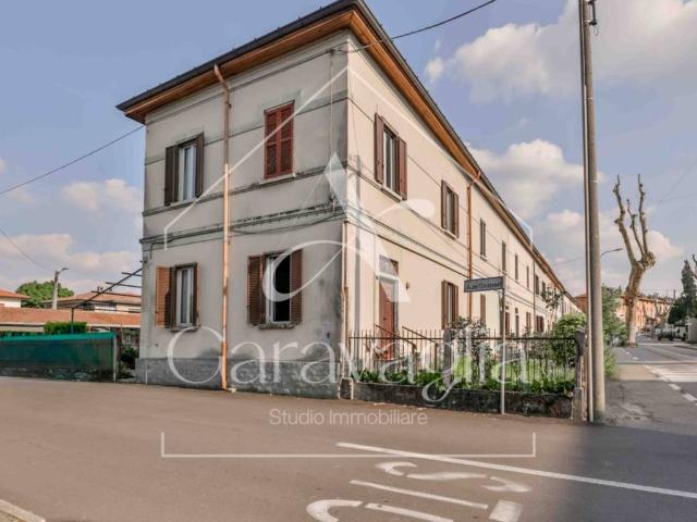 Villa Schiera in vendita a Varano Borghi, Lombardia