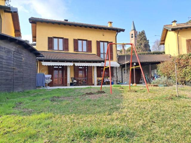 Villa Schiera in vendita a Varano Borghi, Lombardia